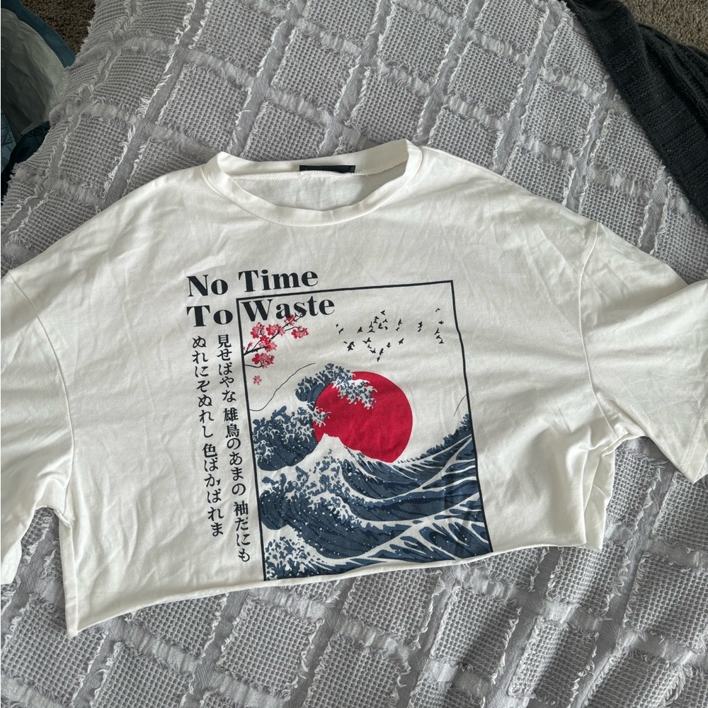 SHEIN cropped Japanese style t-shirt women’s MEDIUM